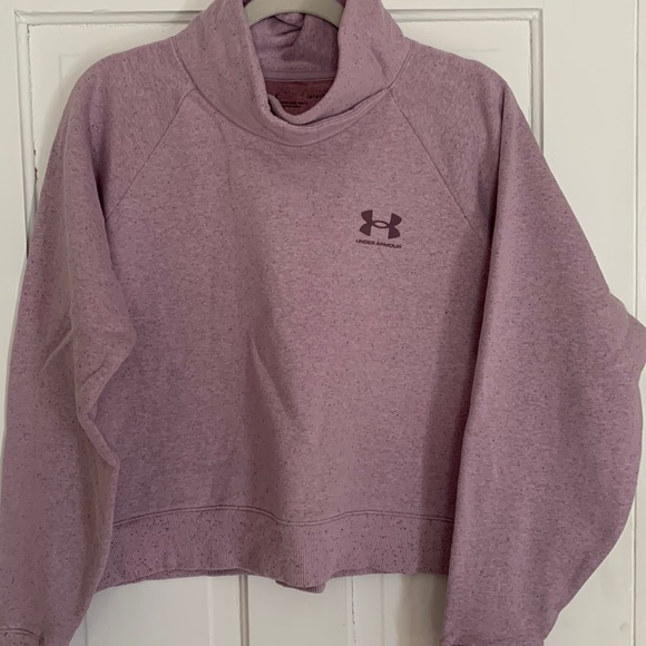 Under Armour Tops - Unser Armor top Large